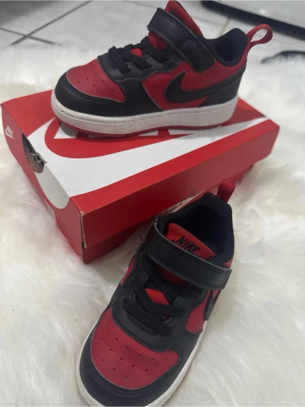 Nike Kids Red and Black Low-Top Sneakers with Hook-and-Loop Strap